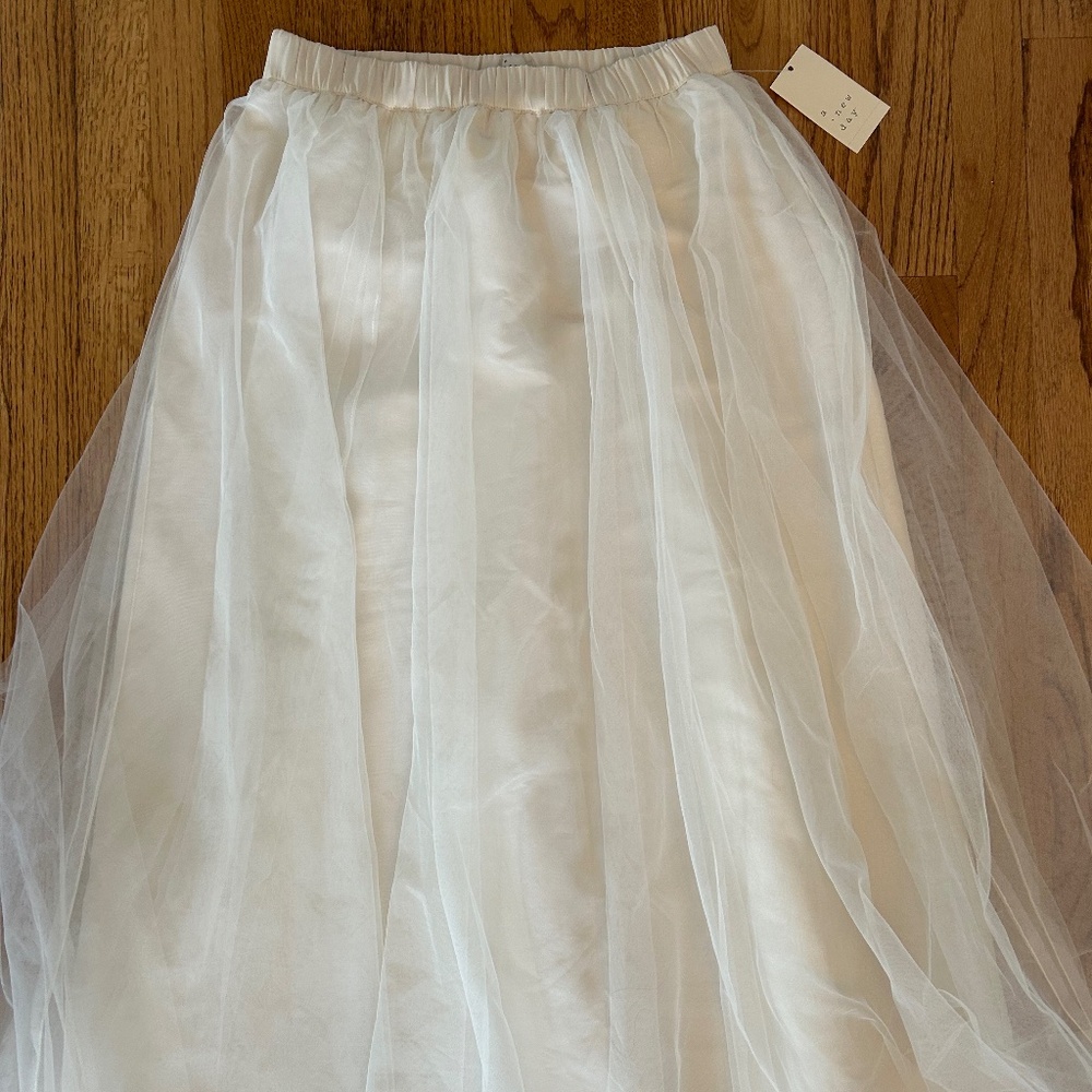 NWT A New Day long tulle skirt off-white small